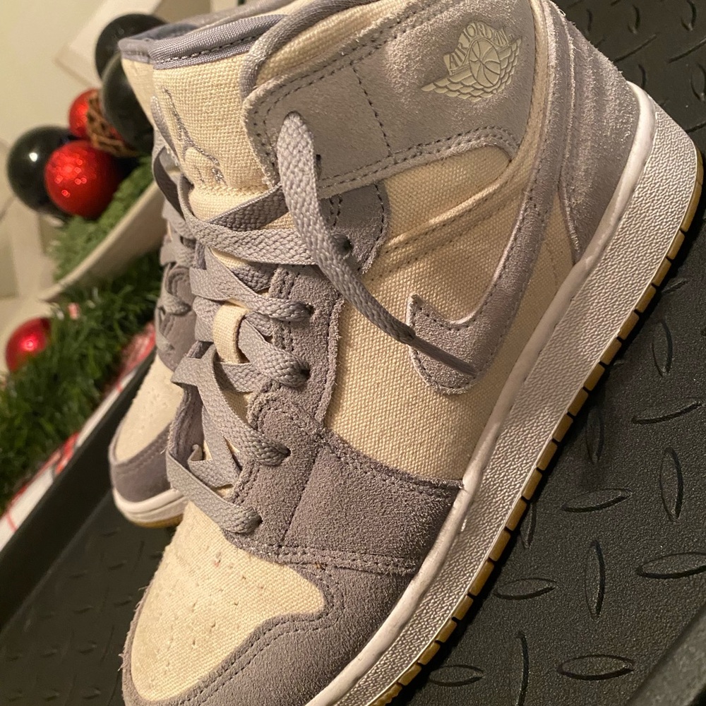 Jordan Kids Shoes in Gray and Cream